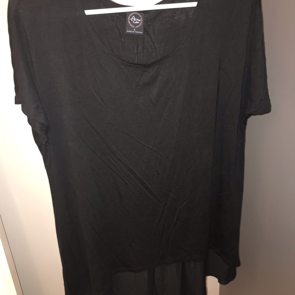 Scoop neck hi-lo simple black top